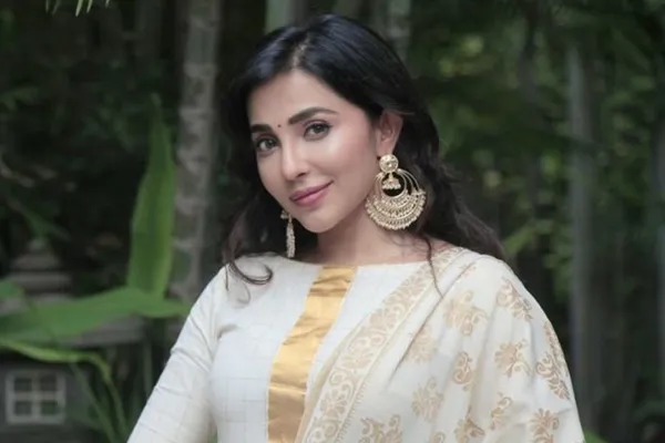 fir registered against parvati nair