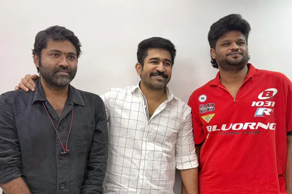 aakash baskaran meets vijay antony regards parasakthi title issue