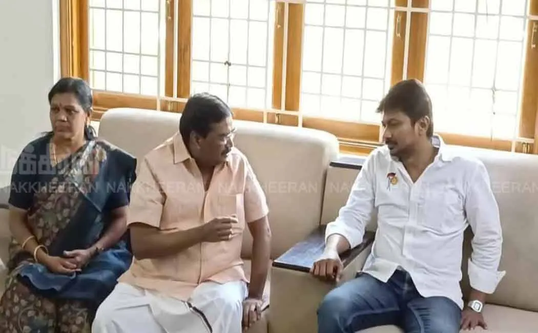 Minister who went home and inquired about his health; Happy District Secretary