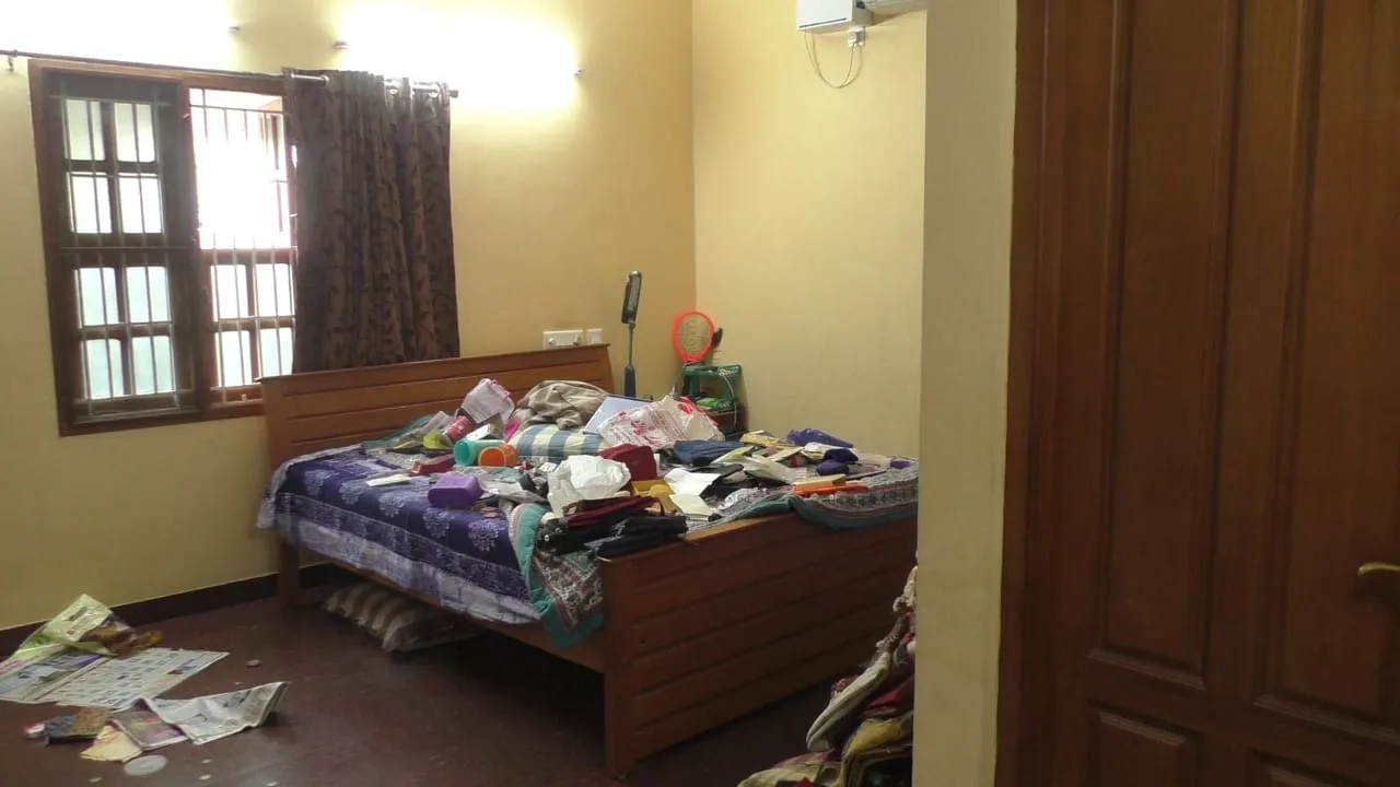 Theft at former minister's aide's house!