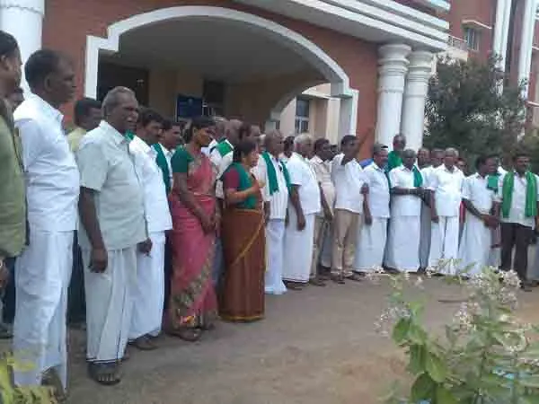 Farmers demonstrated!