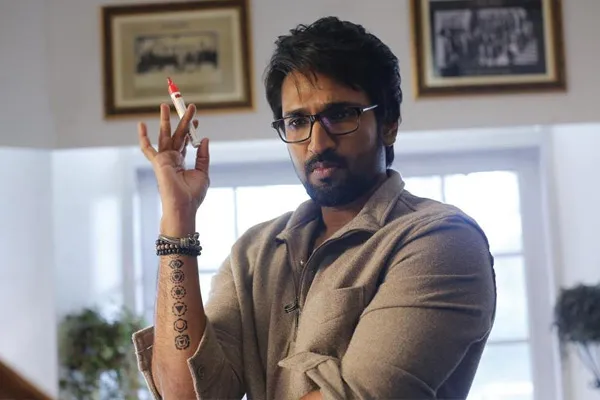 aadhi Sabdham movie review