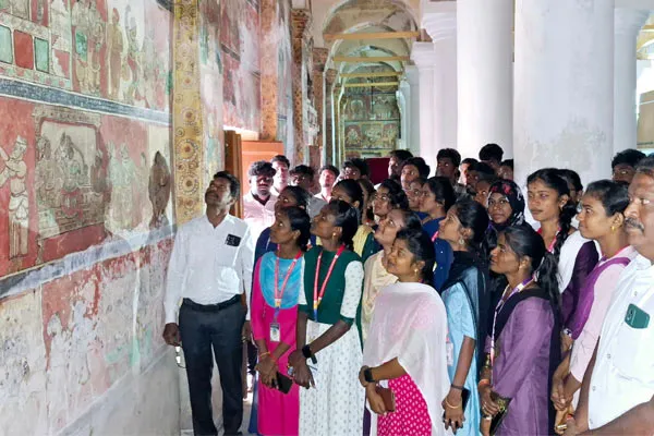 College students were amazed by copying the inscriptions 