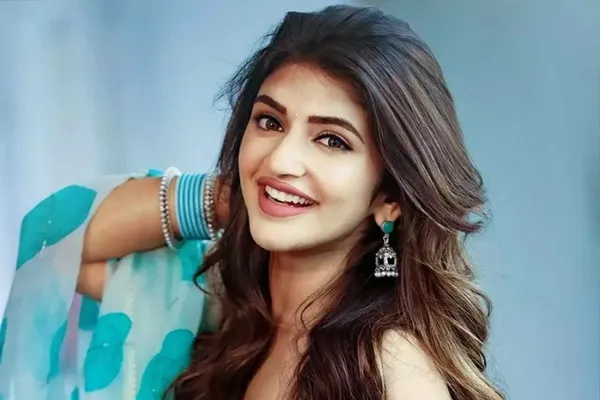 sreeleela make his kolltwood debut with sivakarthikeyan opposite in sudha kongara movie
