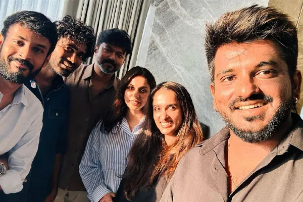 vijay meet dragon team and wishes him on success