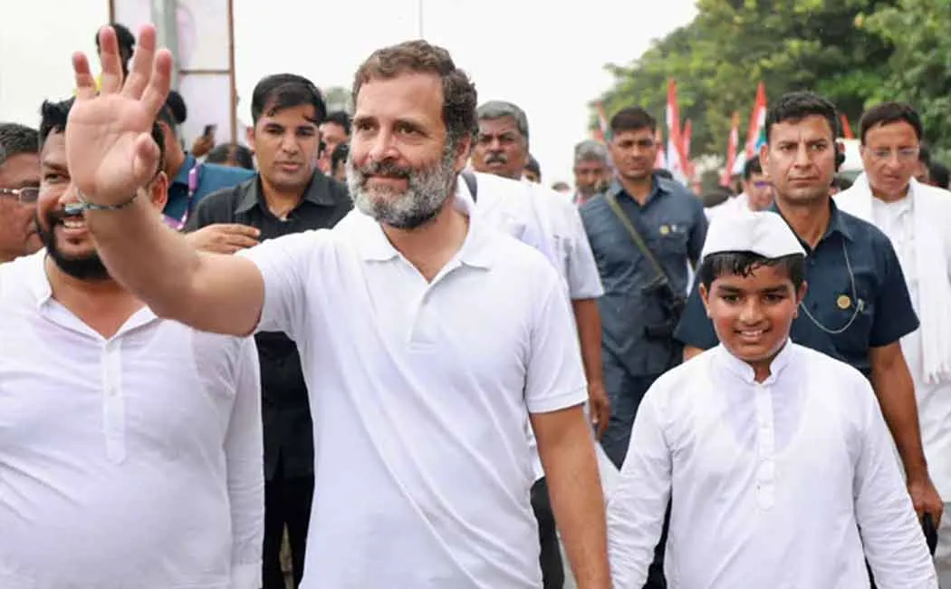 Ball at Rahul Gandhi's feet! Goal scorer? Wasting?