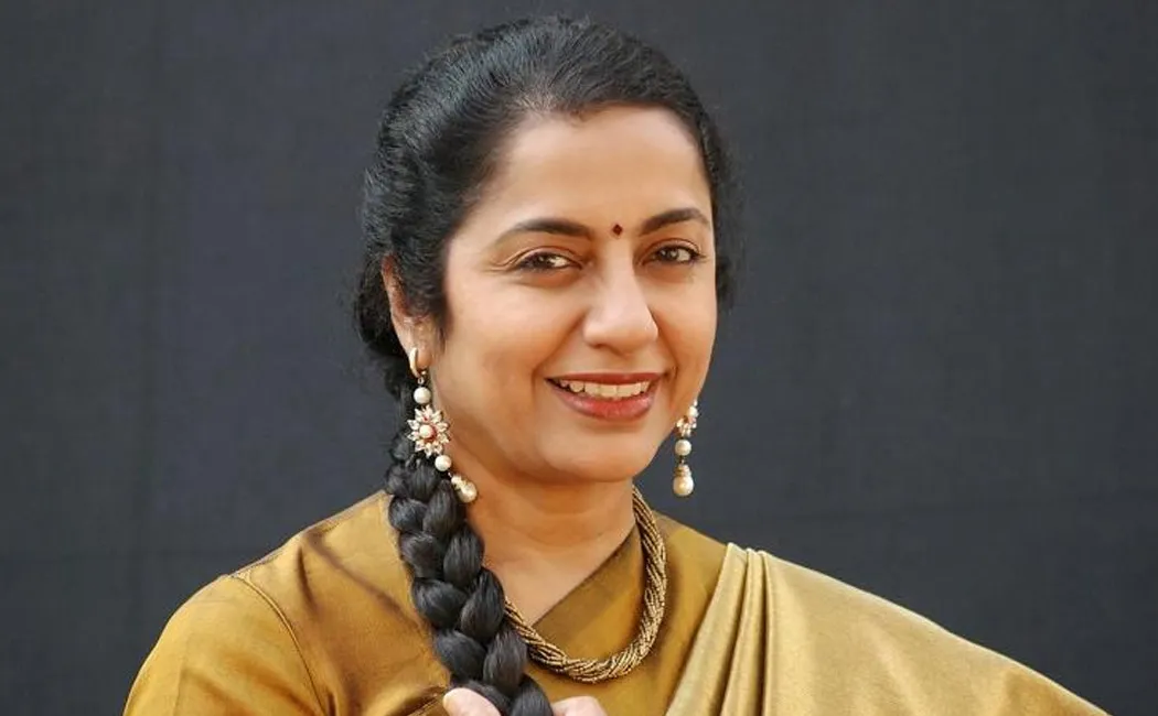 Suhasini Maniratnam says hindi speakers good 