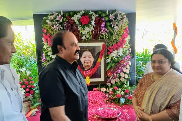 Pugazhendi paid homage at Jayalalitha residence