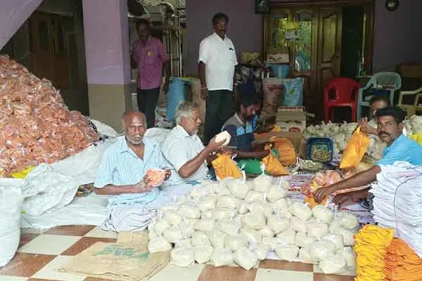 Panchayat president providing Pongal packages people for 15 years