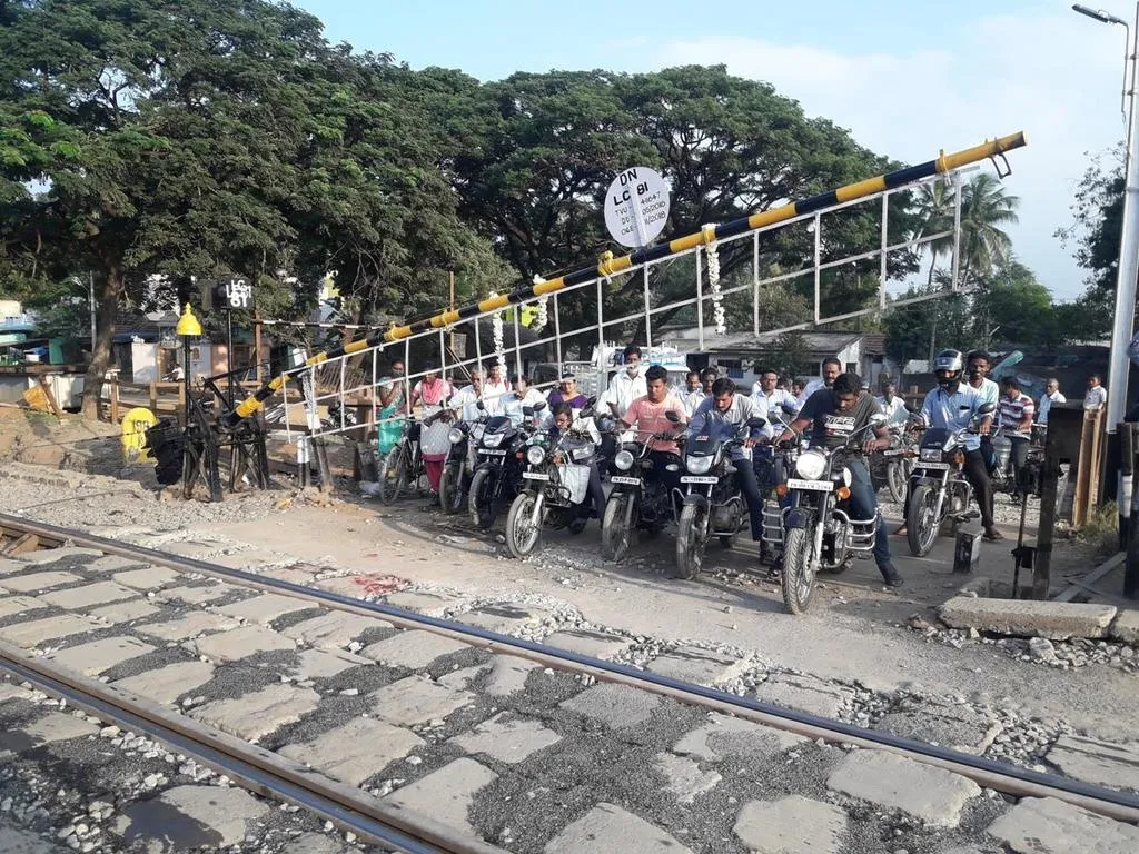 Re-opened railway gate ... what's the subway?