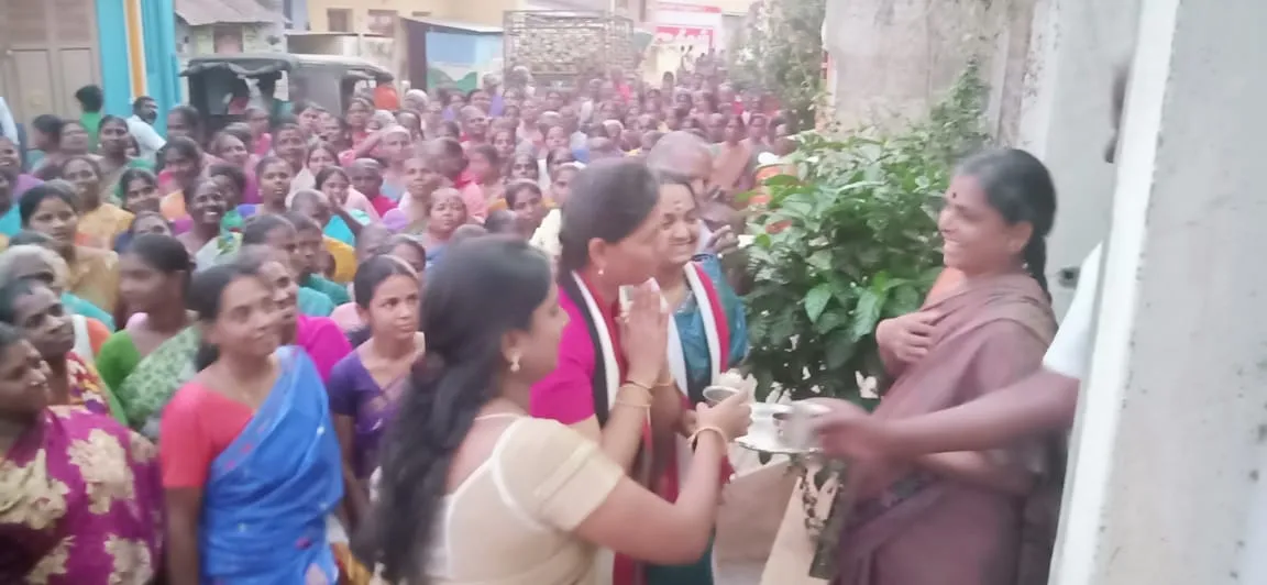  OPS family women's on election campaign;  Hunting vote for Ravindranath!