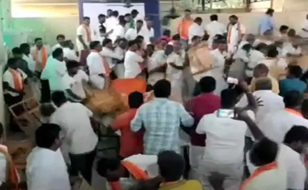 The BJP meeting ended at the grassroots level; The agitation was caused by the BJP who attacked within themselves