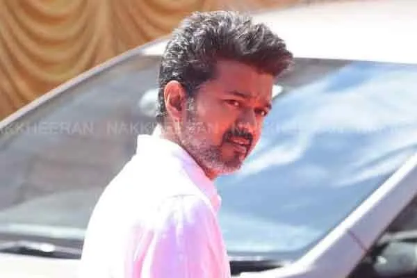 vijay visit shridi sai baba 