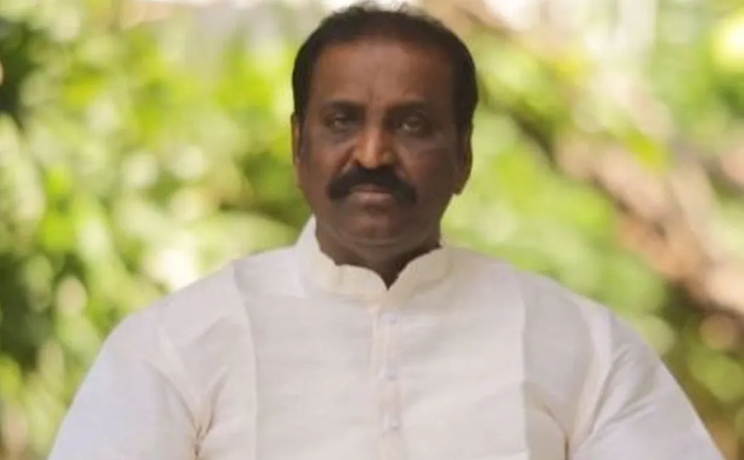 vairamuthu tweet about continue Petrol bomb incident