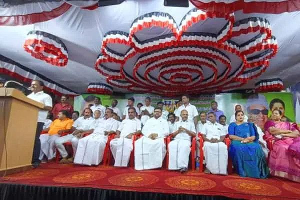 Allegations of caste discrimination in AIADMK