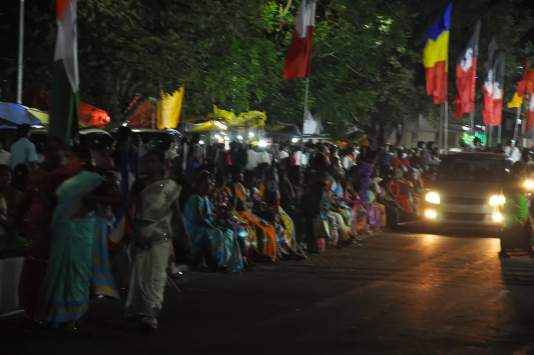 Women waiting for 3 hours for the OPS arrival...