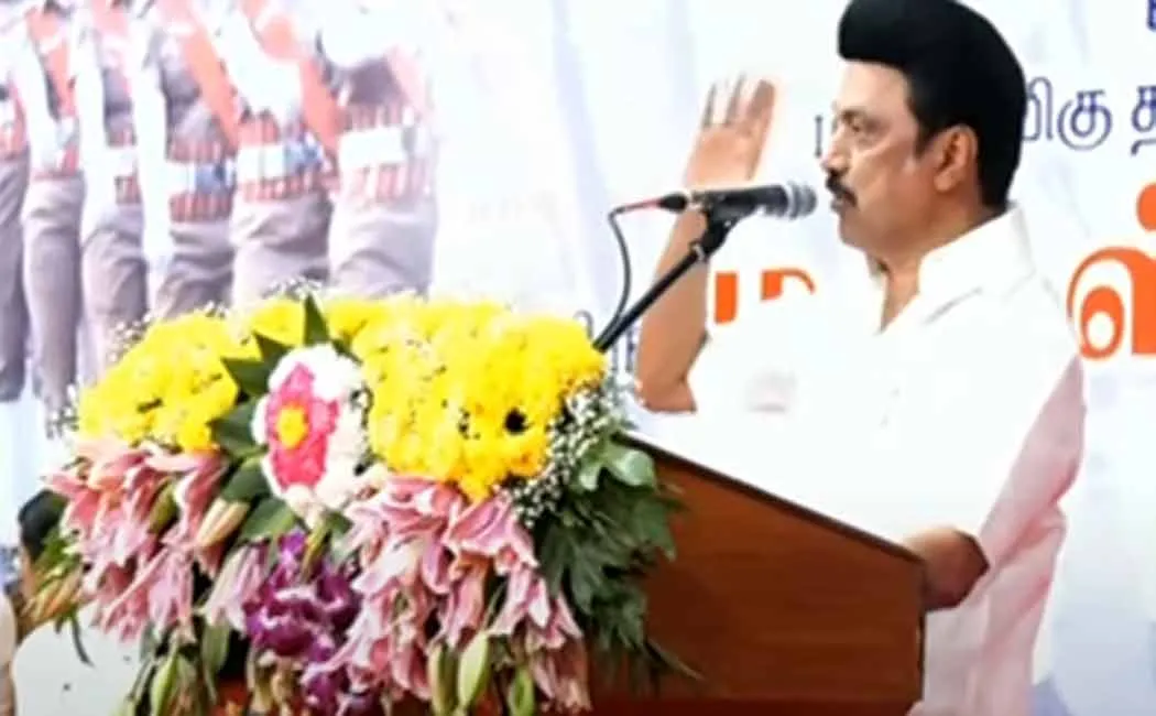 'Two salutes' by the Chief Minister; The hall shook with the noise of the guards
