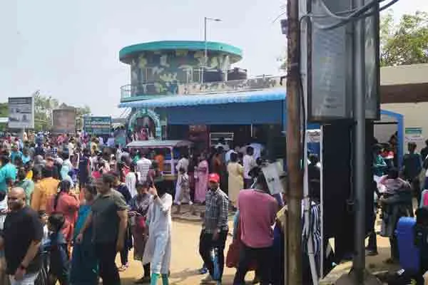 Tourists frustrated in Pichavaram 