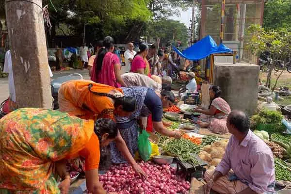 Vegetable vendors suffer as Anna Daily Market is closed!