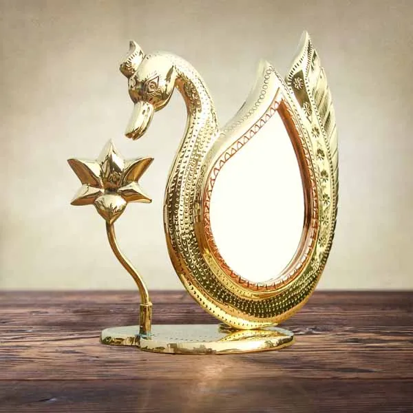 Aaranmula mirror