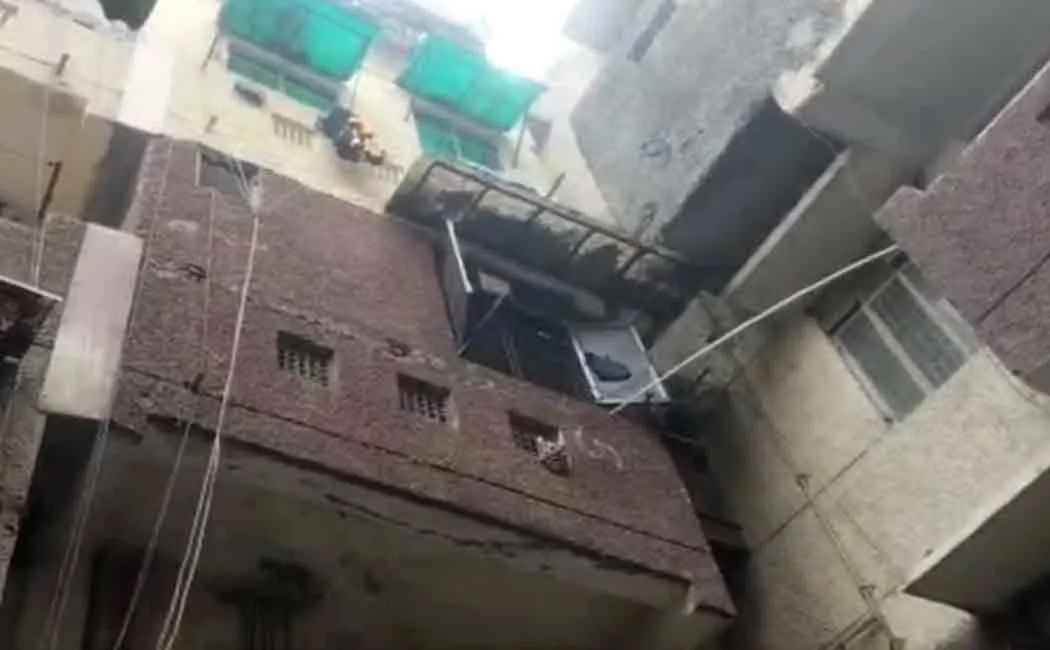 Mother throws newborn from 3rd floor