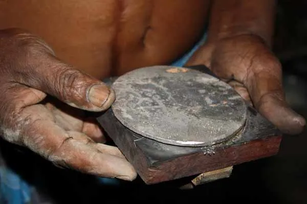 Aaranmula mirror