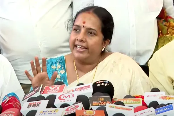 vanathi srinivasan about rajini sanghi issue 
