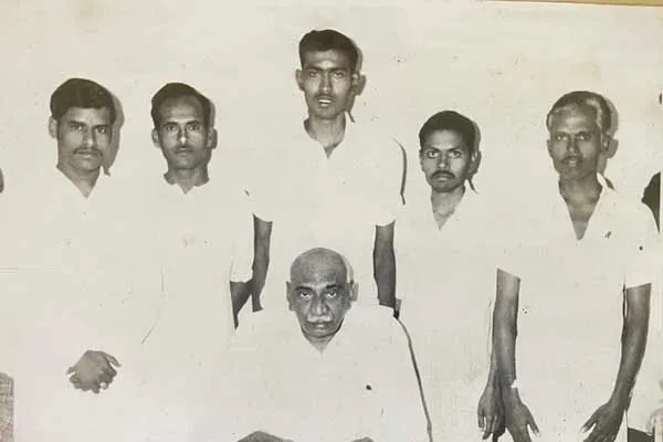 96-year-old Congress martyr makes tearful plea