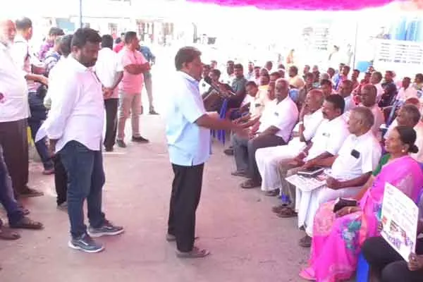 20 villages stage struggle demanding construction of railway bridge!