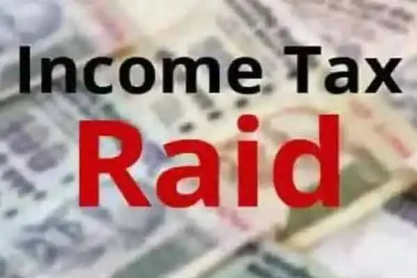 40 lakh seized from AIADMK executive house in Income Tax raids