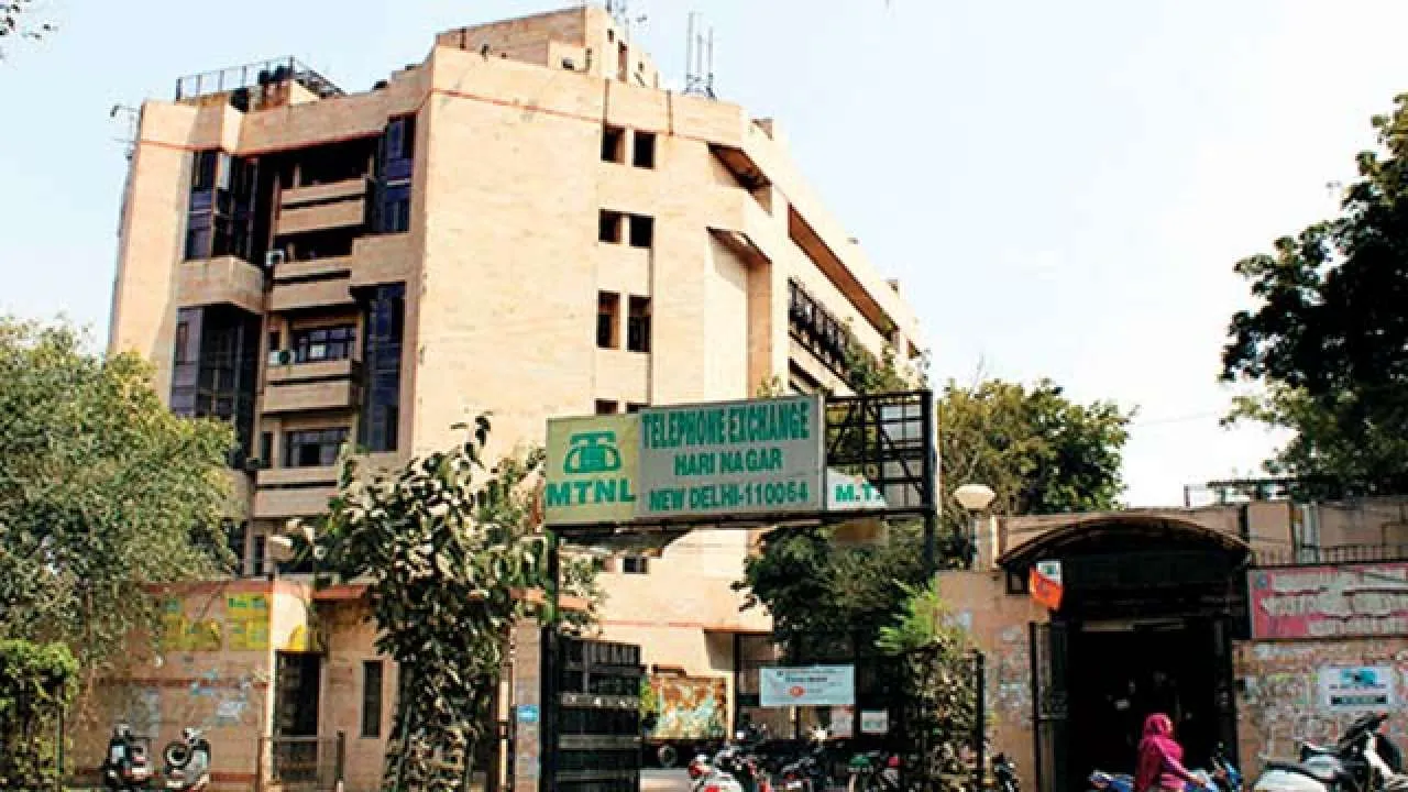GOVERNMENT CONSIDERING MAY BE PROVIDE 74000 CRORES FUND THE RECOVER IN BSNL AND MTNL COMPANY 