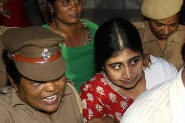 Bhuvana files bail plea in MGR  relative Vijayan case