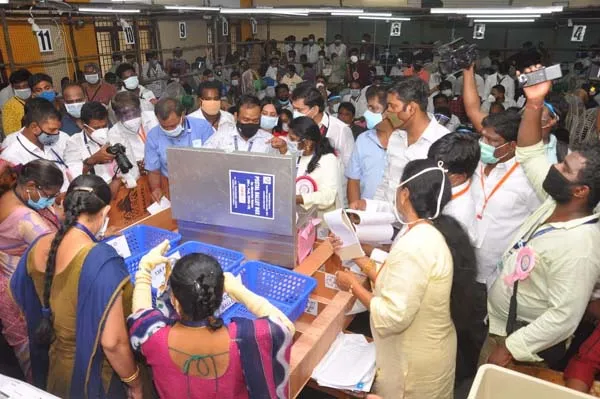   vote counting center ...