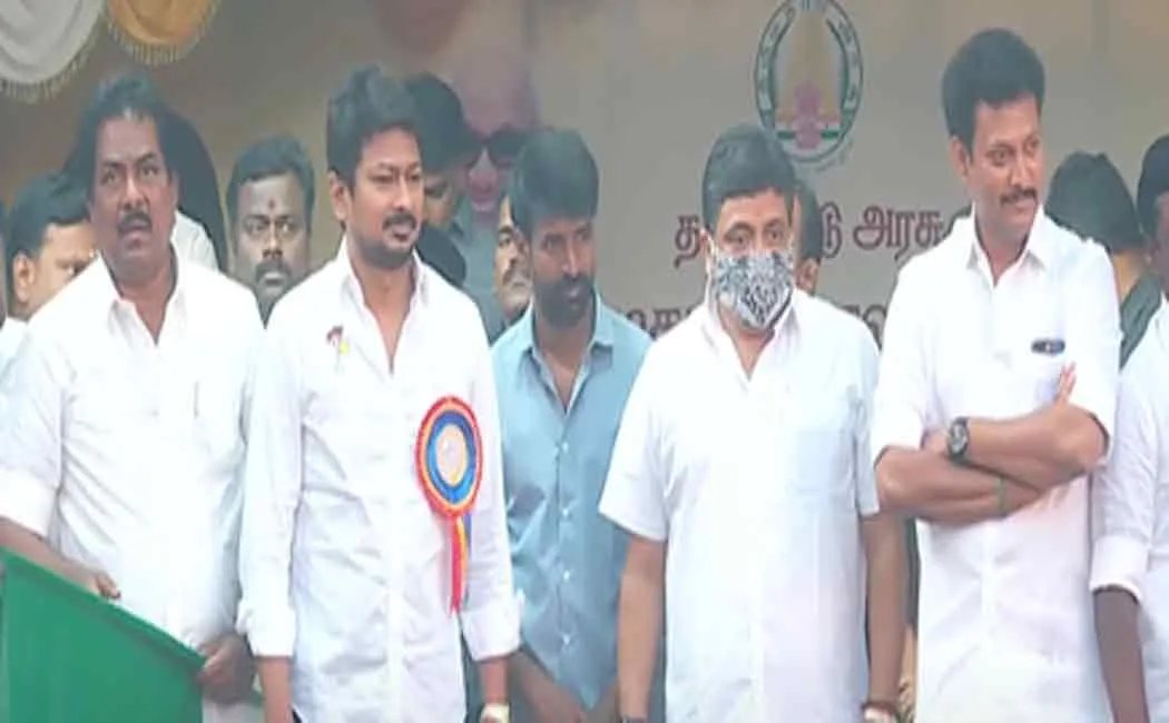 Actor Soori participates in jallikattu competition
