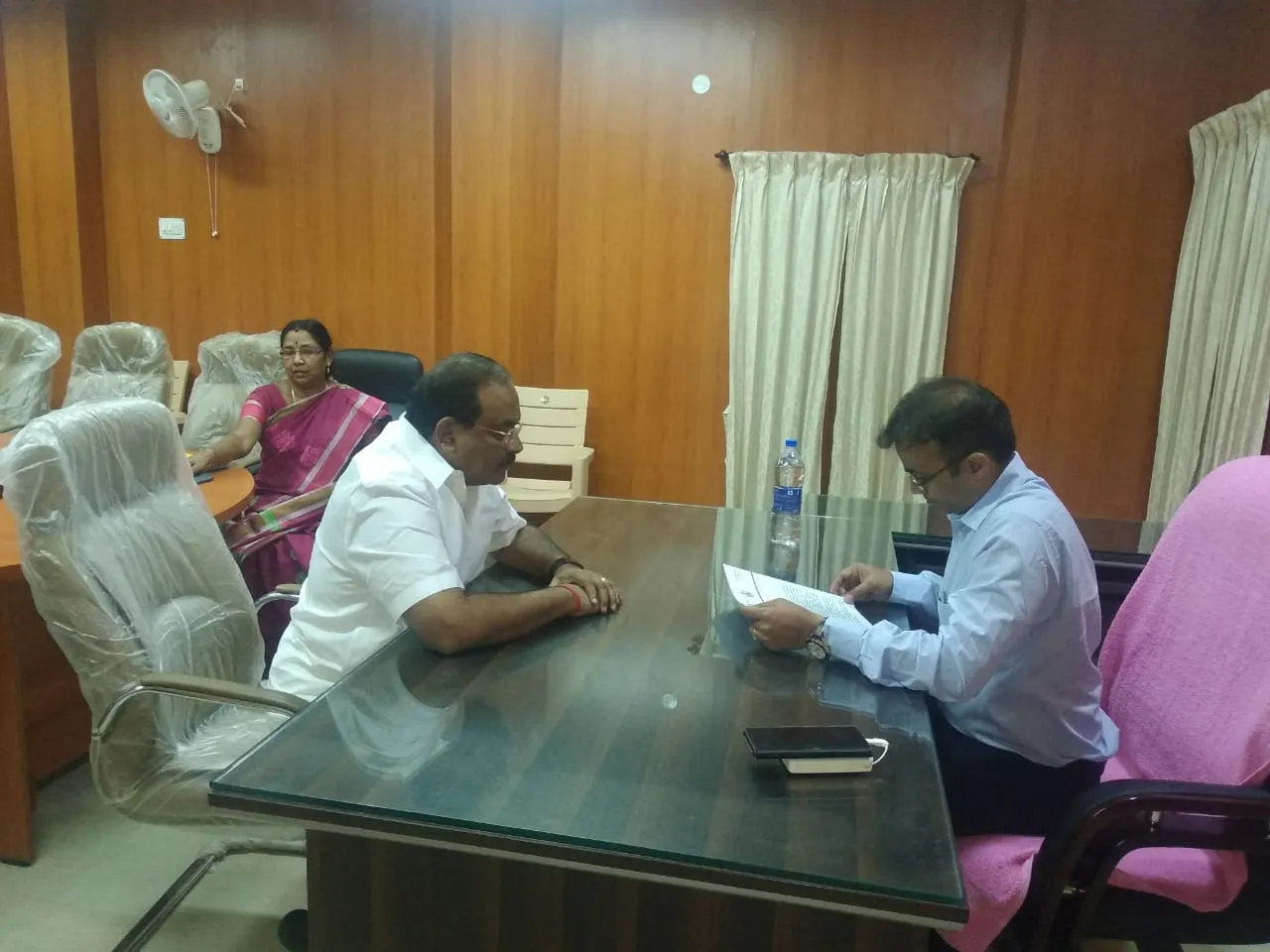  Drought relief is not given to the farmers! Give Storm Relief !! MLA appealed to Collector