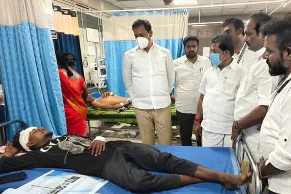 One person lost, more than 20 injured in accident involving tourist van and lorry 