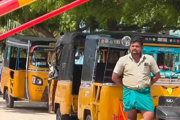 Auto drivers  brawl at Satguru Swami Temple in Kanakkampatti 