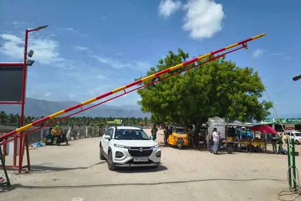 Auto drivers  brawl at Satguru Swami Temple in Kanakkampatti 