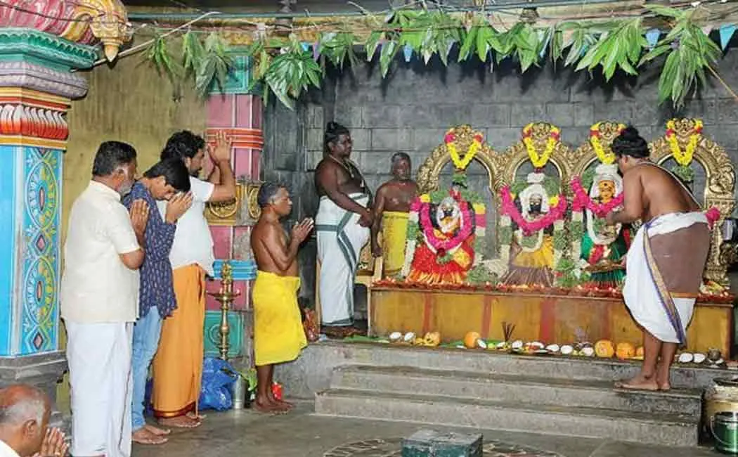 OPS had a darshan of God in his ancestral temple
