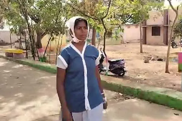 student came to write 12th public exam bandage after head injury