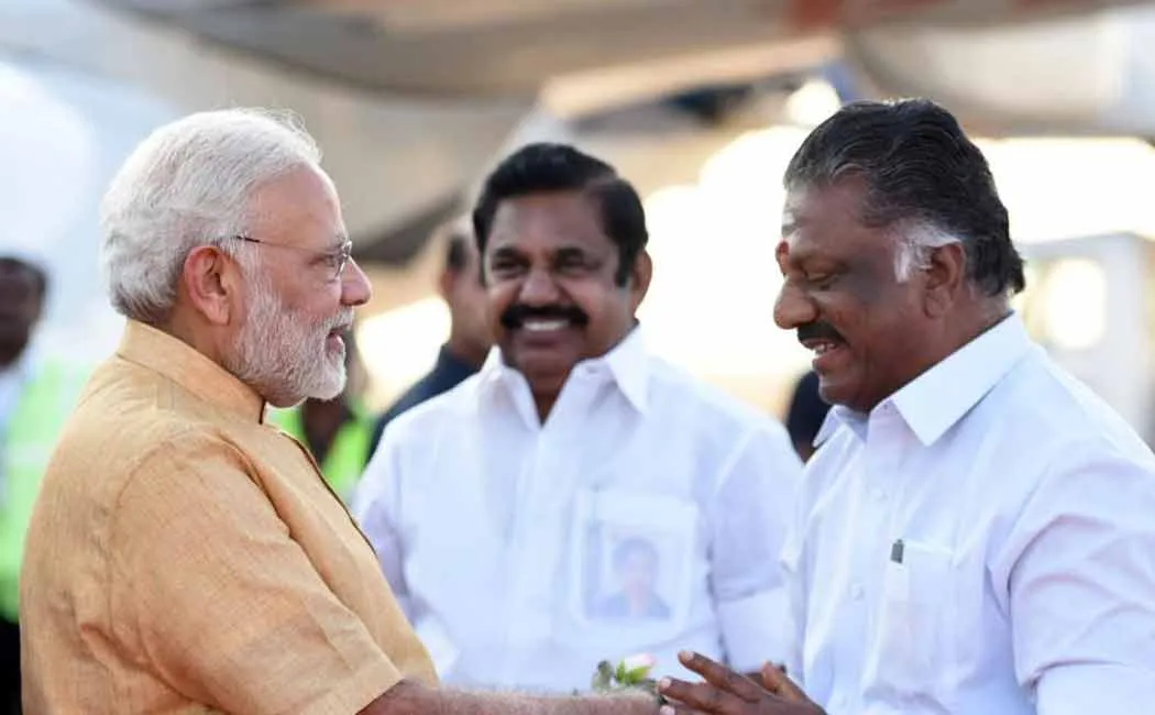 BJP'  EPS caught in the trap admk party issue 