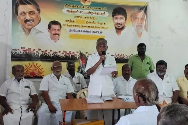 DMK executive said if  cm picture is pasted in wine shops,  beat him up 