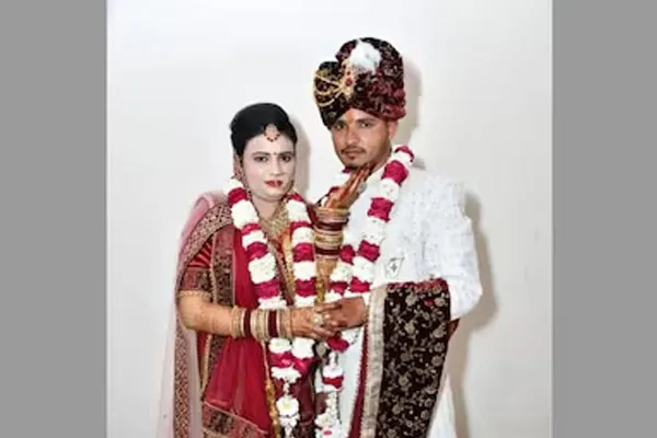 wife incident her husband with  boyfriend just 2 weeks after their marriage 