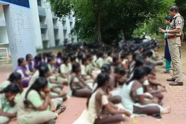 Students struggle demanding the arrest of a professor who misbehaved