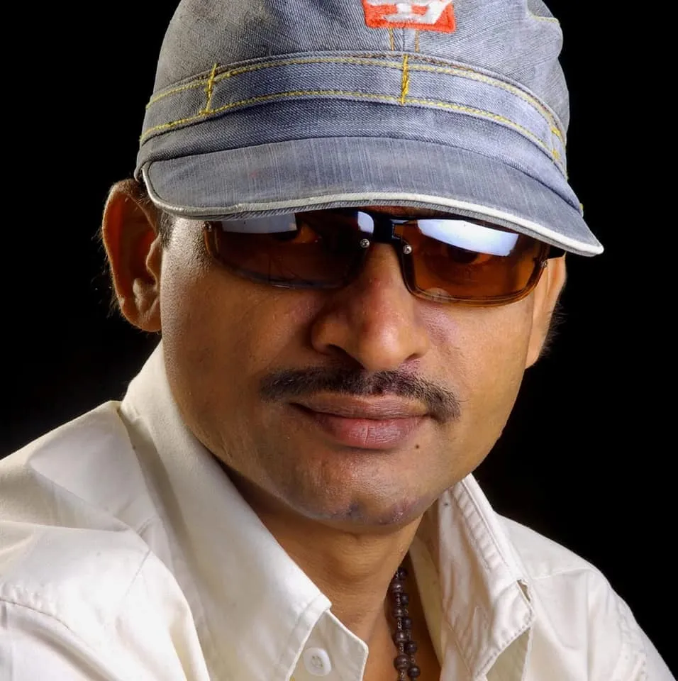 Cinematographer Still Siva in vehicle accident