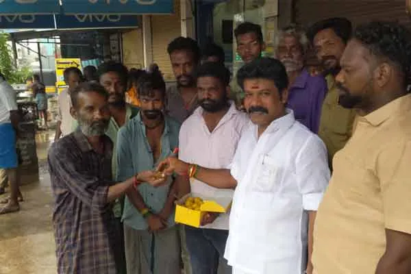 Celebration of Manimandapam with crackers for Mookaiya Thevar