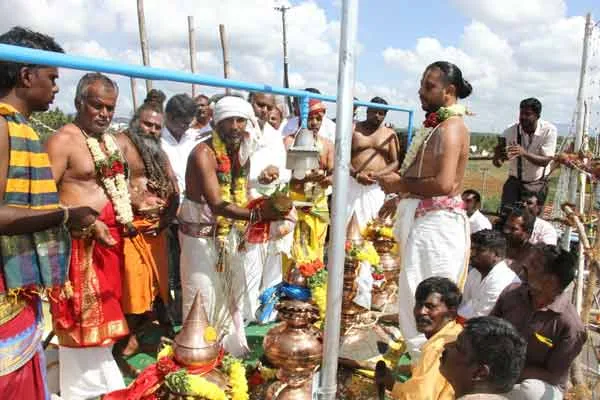 Police fail to control temple consecration crowd!