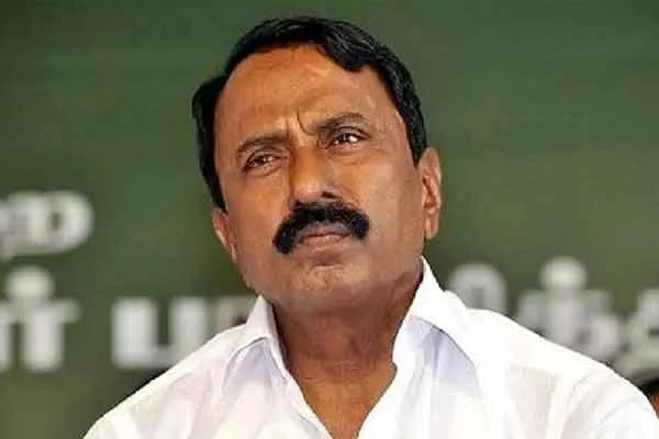 BJP'  EPS caught in the trap admk party issue 