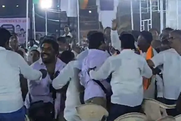 beaten on journalists covering BJP public meeting!