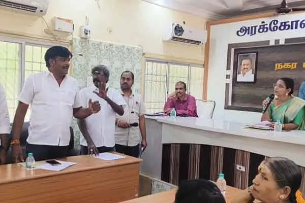 Argument between AIADMK and DMK at the city council meeting!